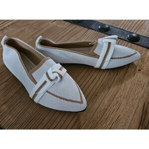 White and Tan Knot Accent Breathable Loafer Flats sz 7.5